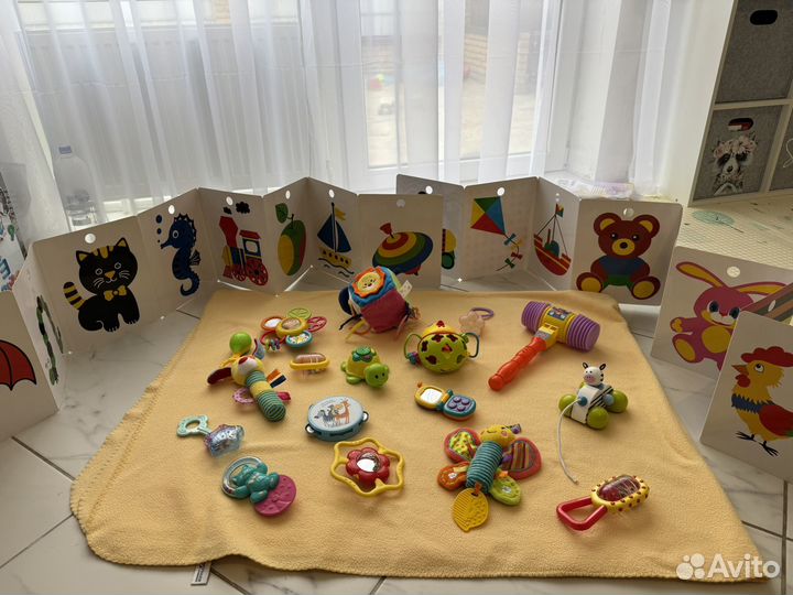 Развивающие игрушки и книжки для малышей пакетом