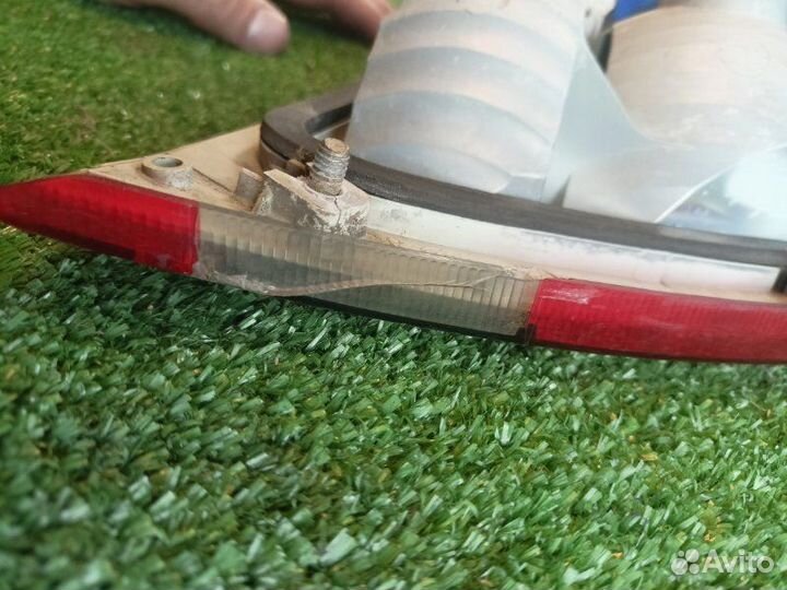 Фонарь задний правый Mitsubishi Carisma 1 седан