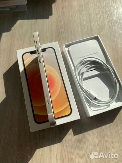 Телефон iPhone 12