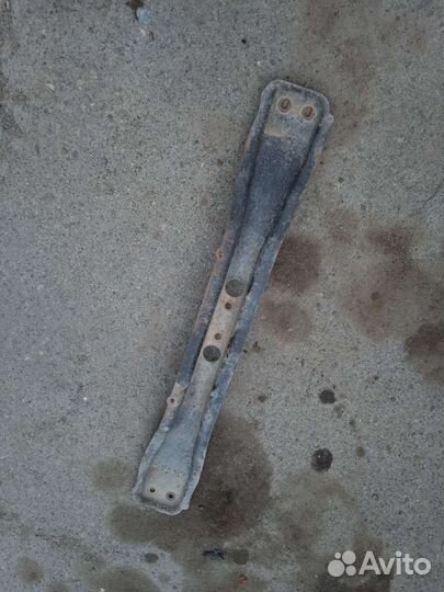 Кронштейн опоры кпп Nissan Terrano 2 Ниссан