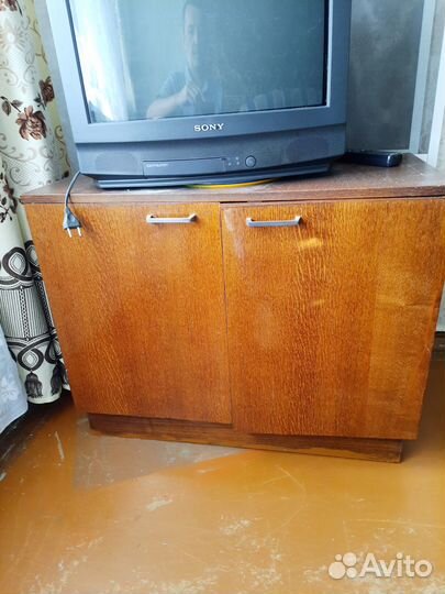 Телевизор, тумба