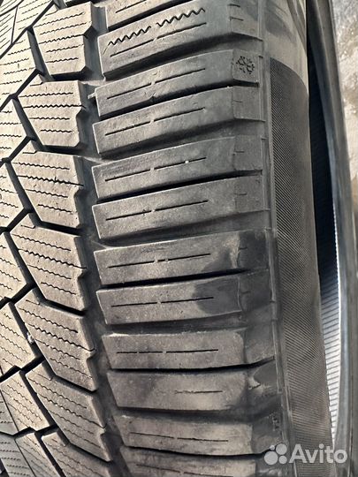 Continental ContiWinterContact TS 860 295/35 R21 111V