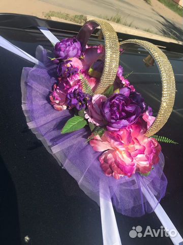 Свадебные украшения на машину в сиреневом цвете