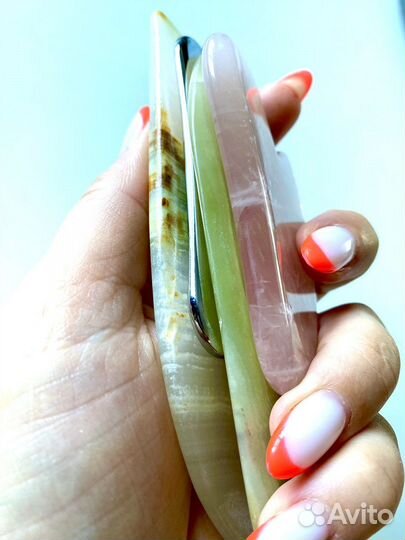 Массажер для лица гуаши