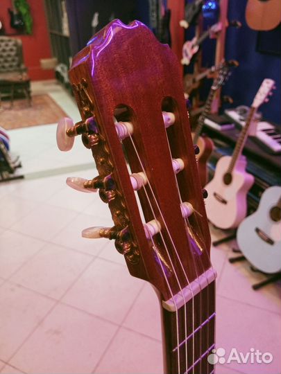 Кремона классическая гитара массив