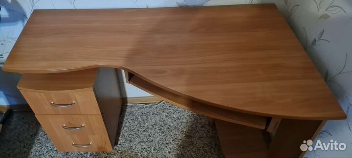 Компьютерный стол