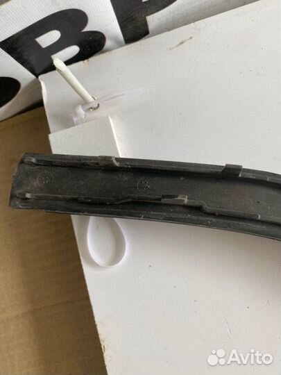 Уплотнительная резинка капота Bmw 5 E60 M57D30