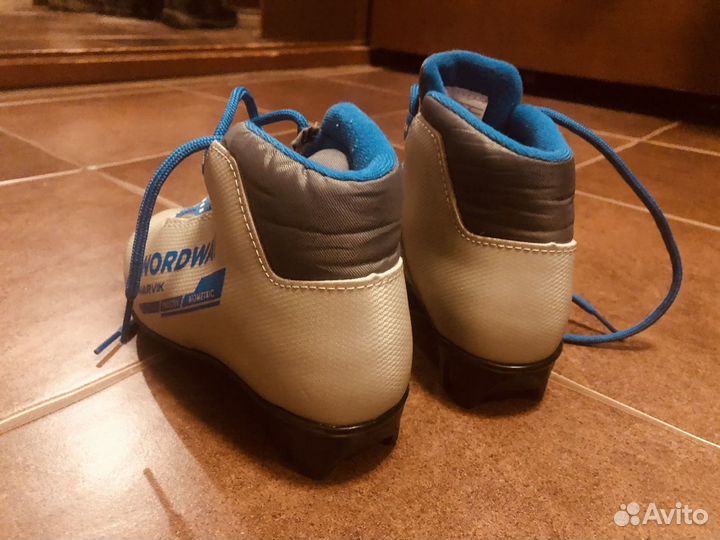 Лыжные ботинки детские 28 размер nnn