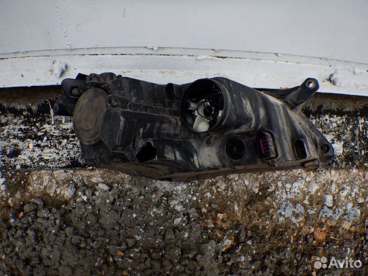 Фара левая Volkswagen Tiguan