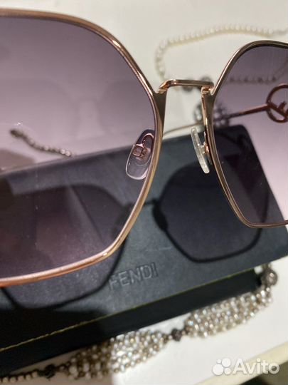 Солнцезащитные очки fendi
