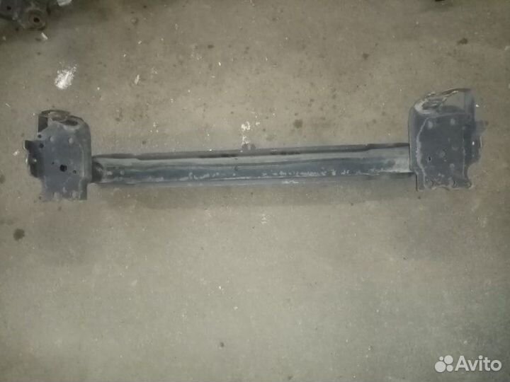 Усилитель бампера задний Volkswagen Touareg 3.2