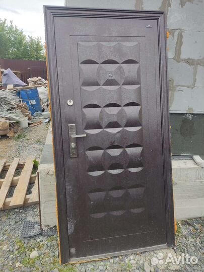Дверь входная металлическая бу