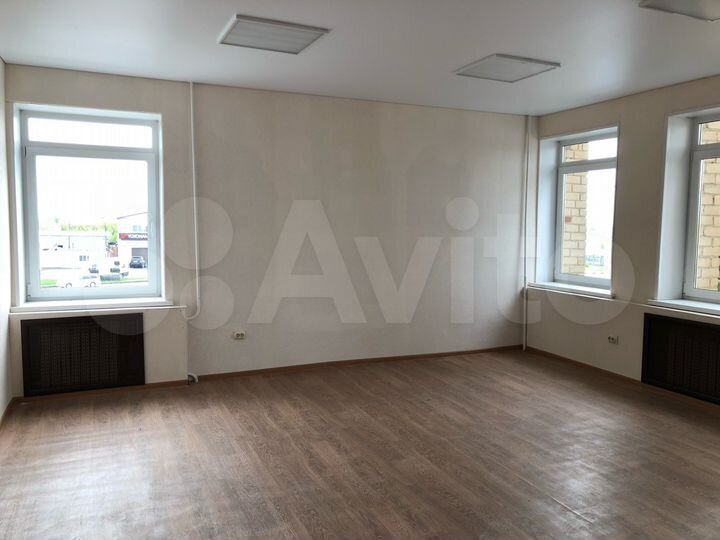 Офисное помещение, помещения под склад и торговлю