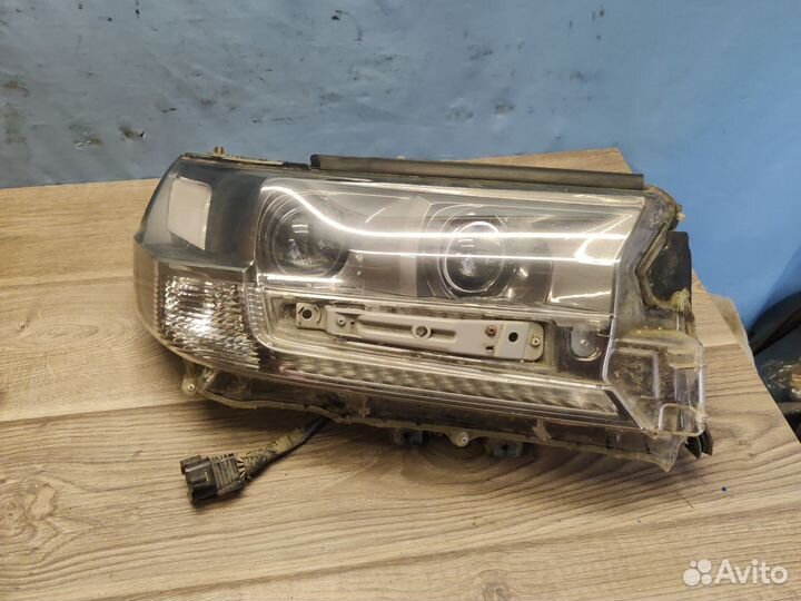 Фара правая Toyota LC200 2016г