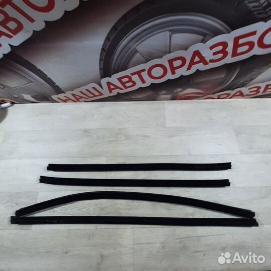 Уплотнитель стекла двери Kia Rio 3 седан 2015