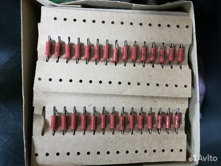 Резисторы млт-1 (2,7 кОм) (СССР)