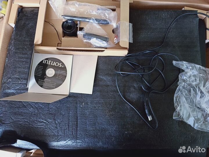 Графический планшет Intuos 4 XL A3 PTK-1240-D