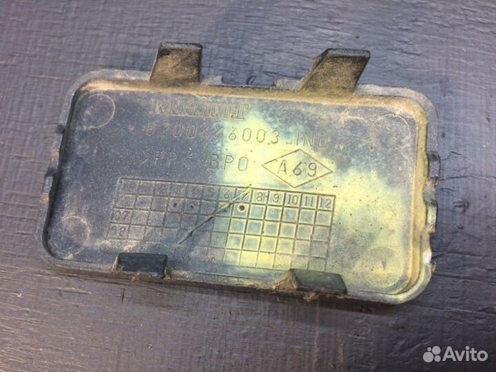 Заглушка буксировочного крюка Renault Clio