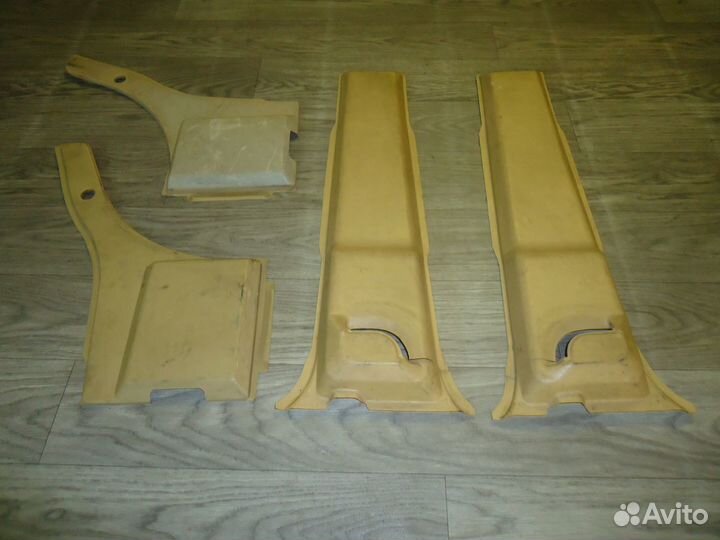 Обшивка правая средней стойки Isuzu Trooper