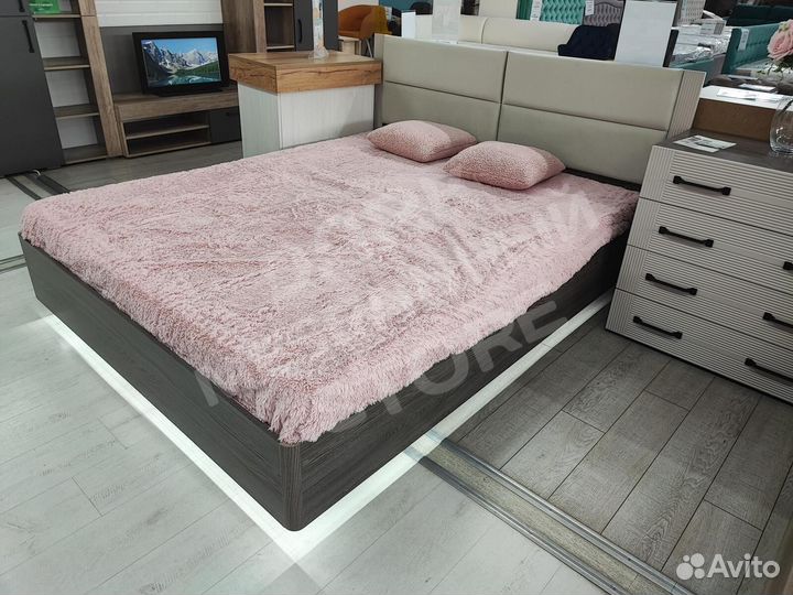 Кровать двуспальная