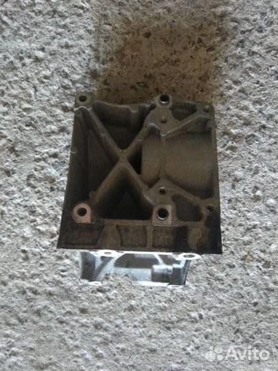 Кронштейн крепления гура Форд Фокус 2