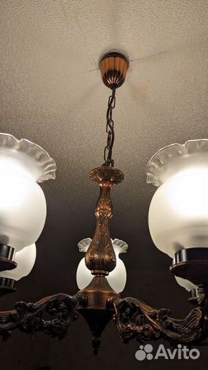 Люстра потолочная и настенный светильник бра бу