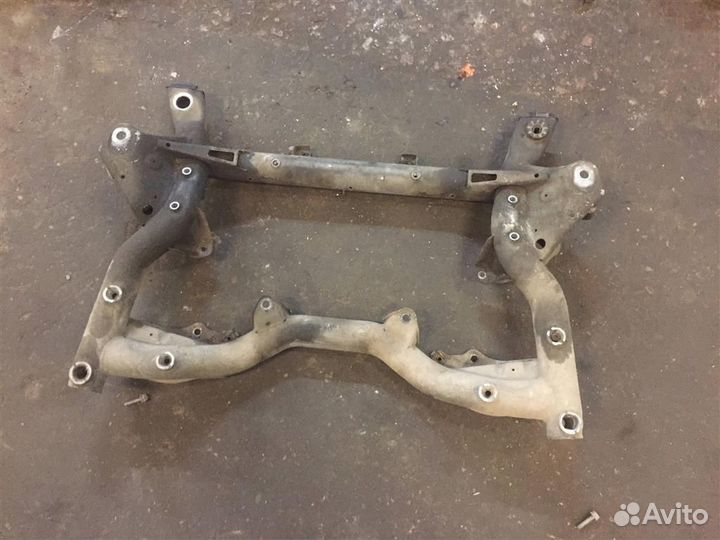 Подрамник двигателя Mercedes-Benz W204 C-classe 2