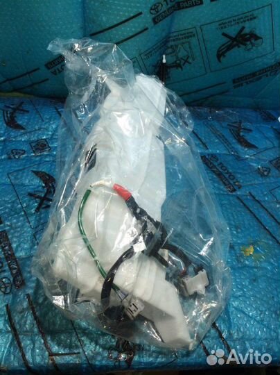 Бачок омывателя лобового стекла Toyota Land