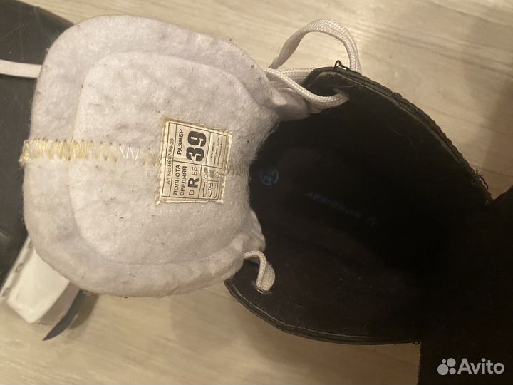 Коньки хоккейные 39 размер