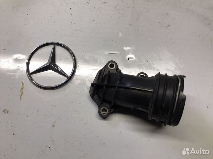 Патрубок охлаждения Мерседес M276