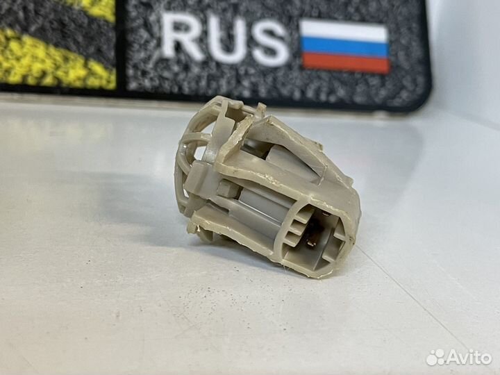 Плафон подсветки багажника Toyota Avensis Corolla