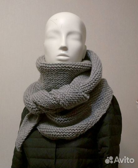 Объемный вязаный шейный платок