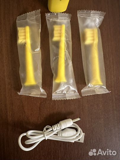 Электрическая зубная щетка