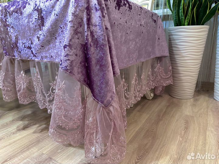 Скатерть бархатная с кружевом сиреневая плюш