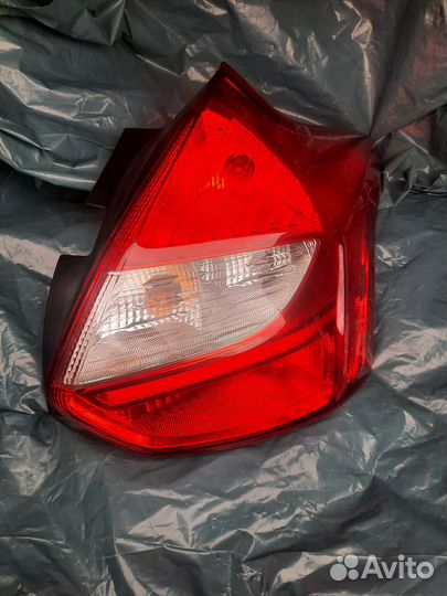 Фонарь правый Ford Focus 3 2012 хетчбэк