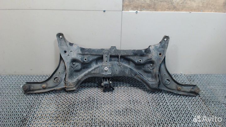 Балка подвески передняя Peugeot 108