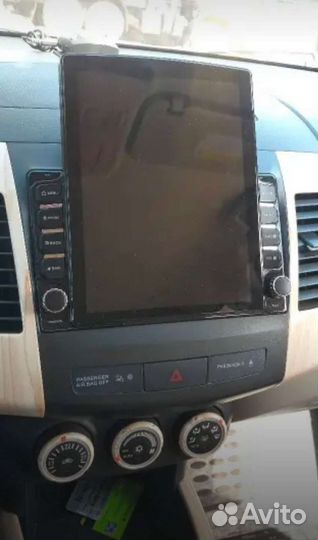 Магнитола Mitsubishi Outlander android Tesla
