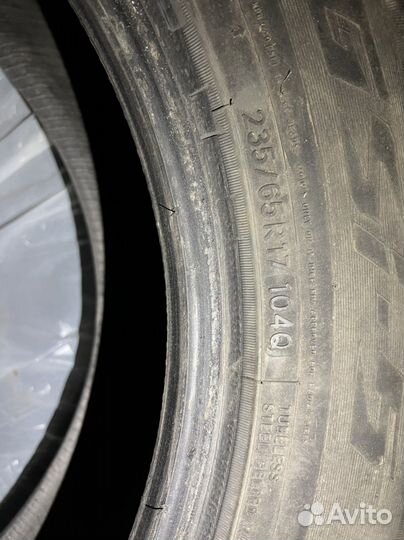 Toyo Observe GSi-5 235/65 R17 104Q