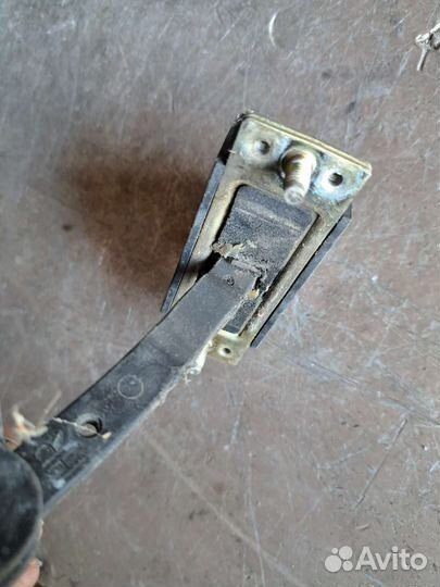 Ограничитель двери задний левый Mercedes W203