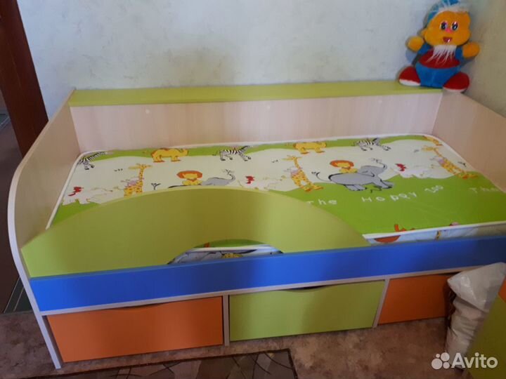 Мебель детская, кровать, шкафы