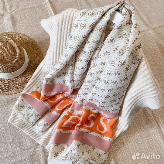Платок guess