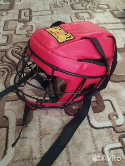 Шлем спортивный с защитной сеткой