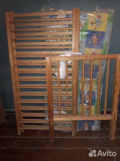 Детская кроватка с матрасом