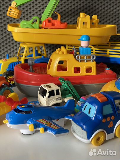 Пакетом игрушки для мальчика