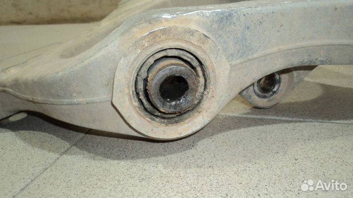 Рычаг нижний З/П Jeep Grand Cherokee (WK2)