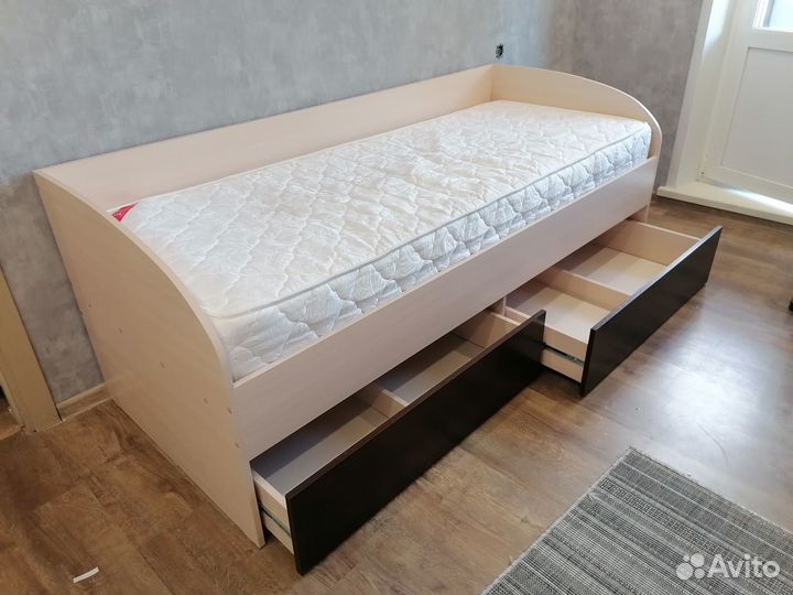 Кровать односпальная с матрасом