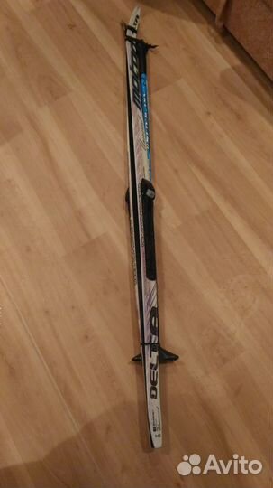 Пластиковые лыжи с креплениями и палками