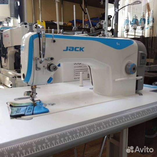 Прямострочная машина Jack Jk-F4H со столом