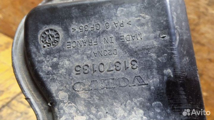 Патрубок интеркулера Volvo V40 2019