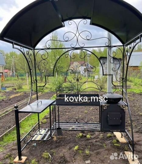 Мангал с крышей